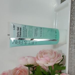 Skin Lab Daily Gel Cleanser Lift and Firm Vitam E -Sealed